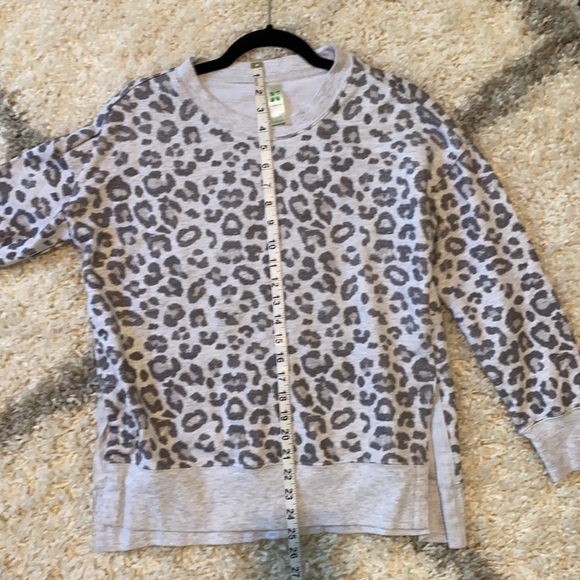 Grey Leopard Hi Lo Boxy Thick Trim Sweatshirt Sz S - Picture 3 of 4